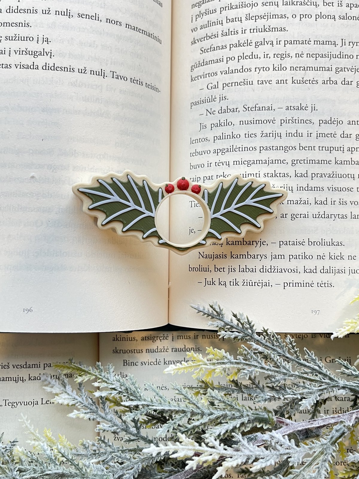 Holly Leaf Page Holder – Christmas Edition