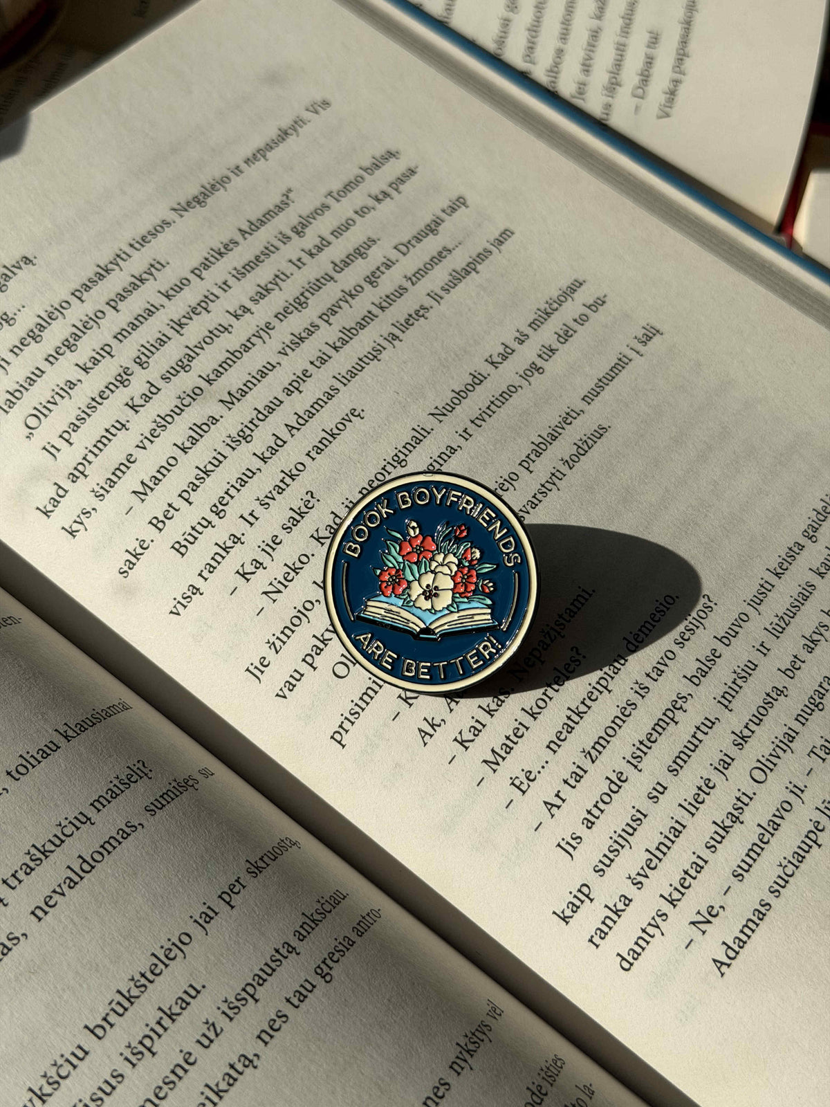 Pins "Book boyfriends are better!"