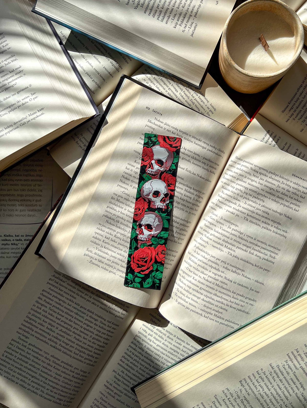 Bookmark "Thorns & Bones"