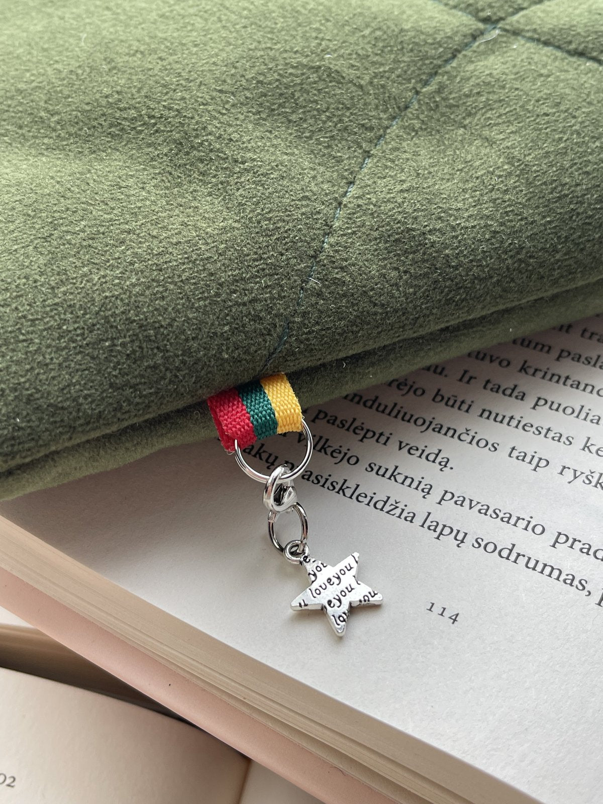 Evergreen Pages – E-Reader Sleeve