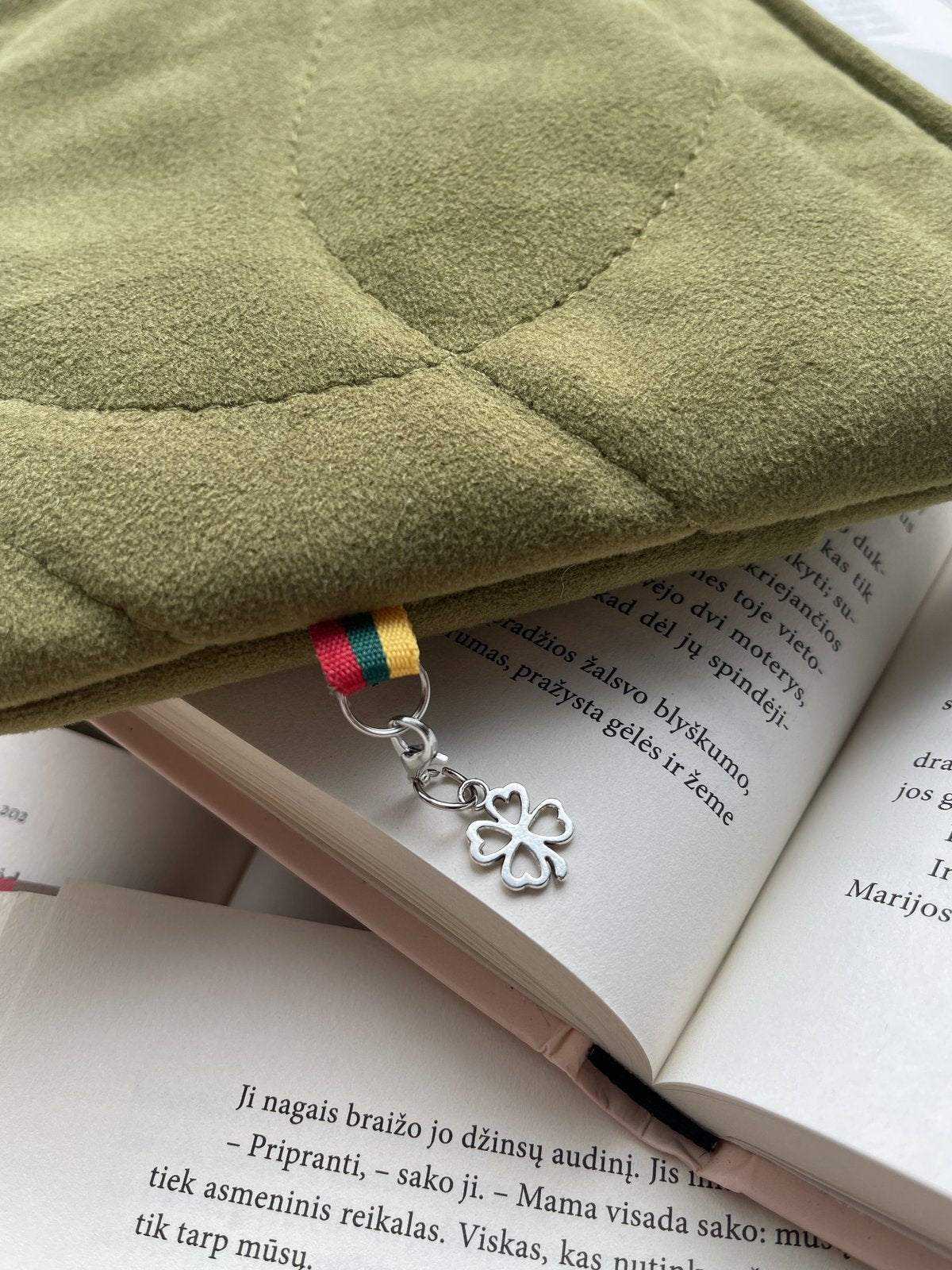 Olive Pages – E-Reader Sleeve
