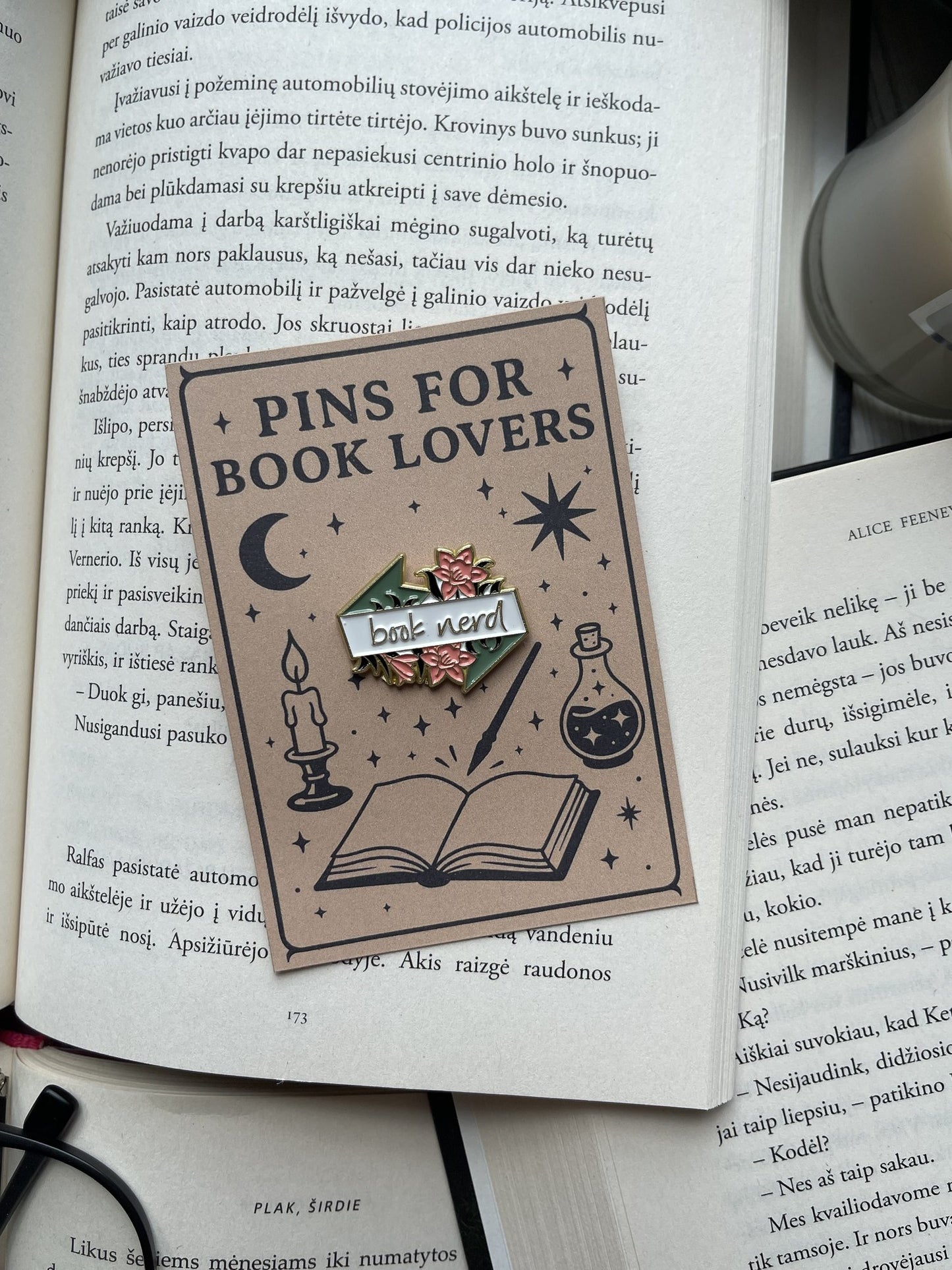 Pins "Book Nerd"