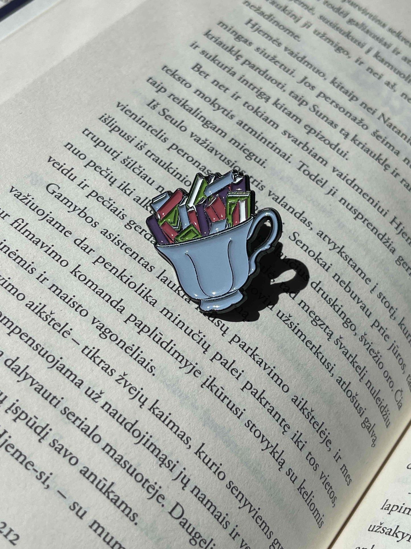 Pins "Cup of books"