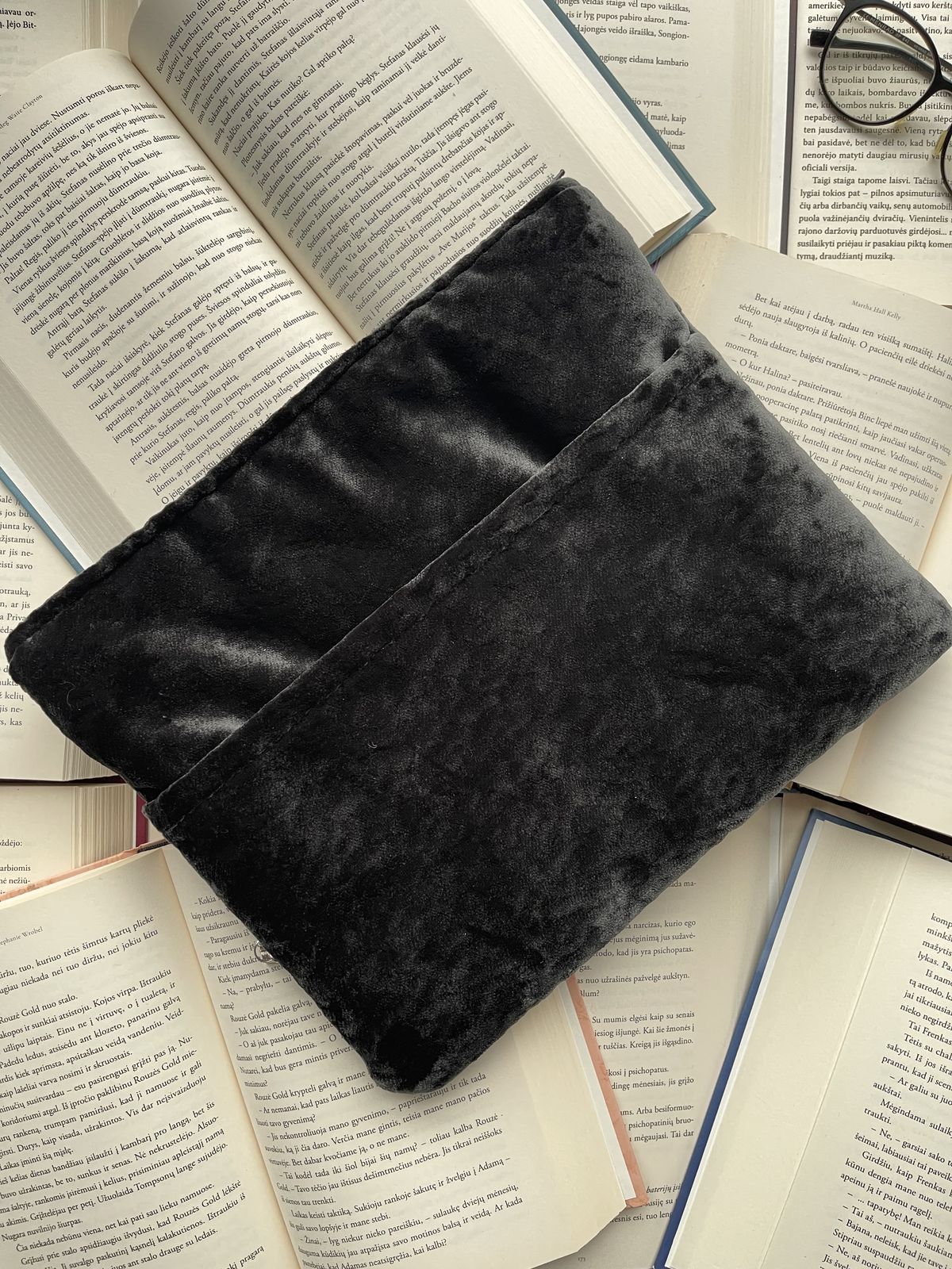 Dark Academia + 2 bookmarks (for free)