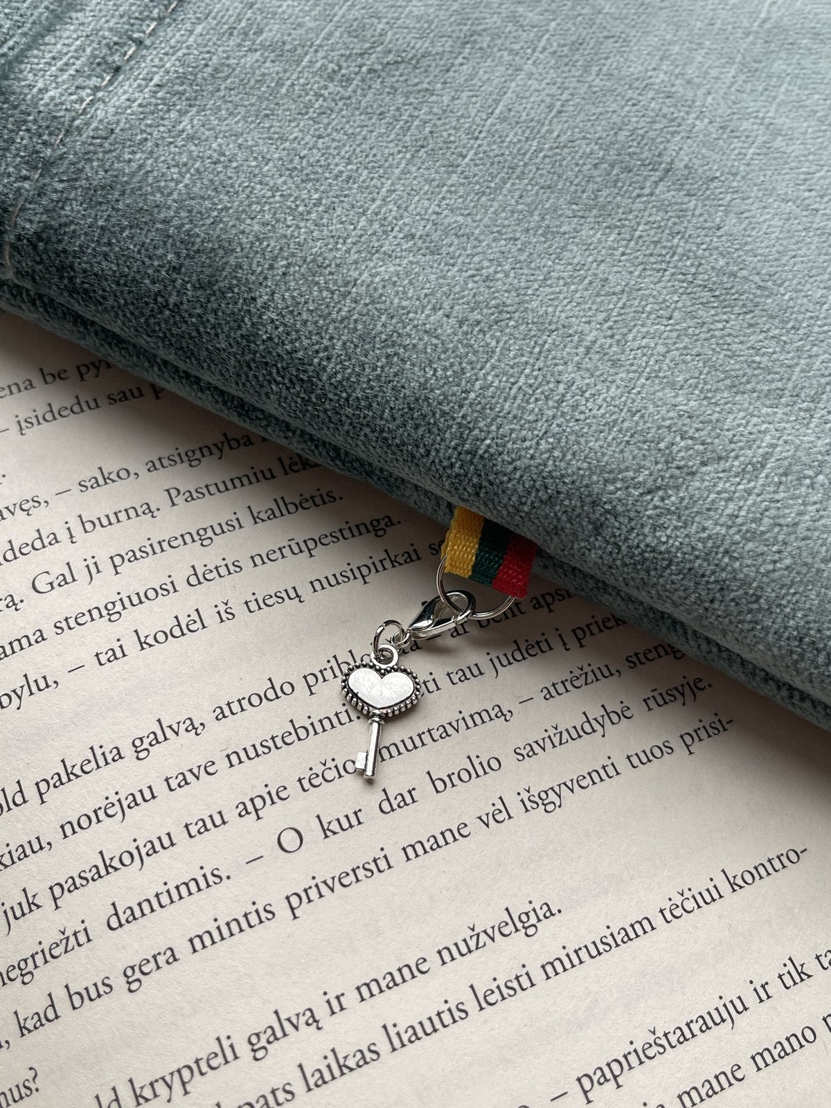 Misty Reads + 2 bookmarks (for free)