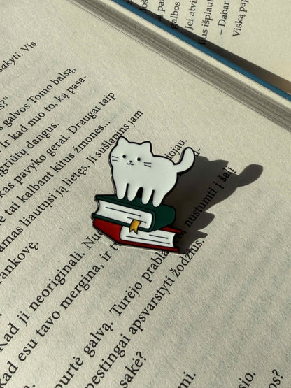 Pins "Cat with book"
