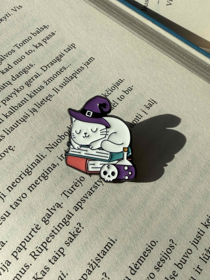 Pins "Cat with book"