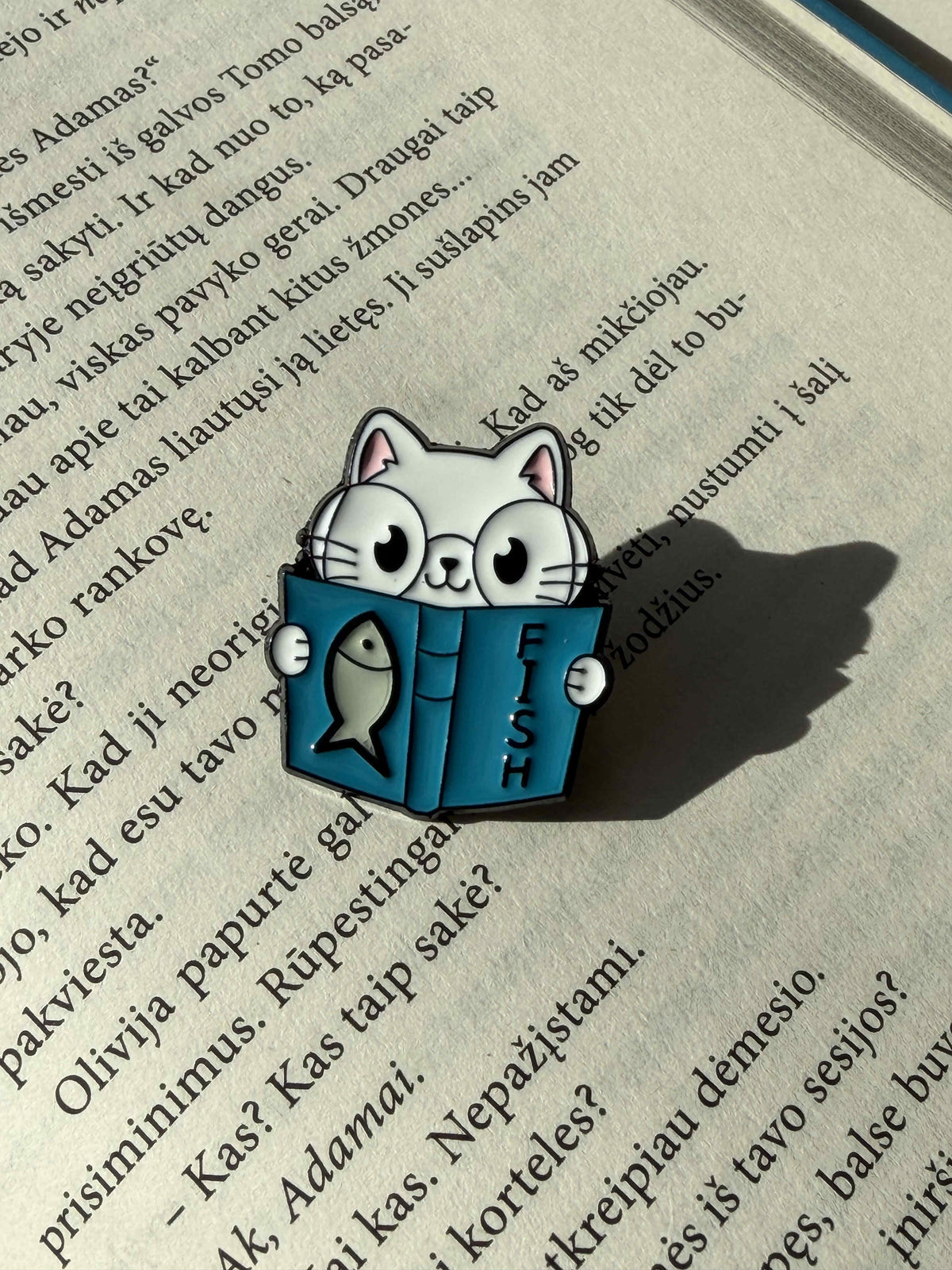 Pins "Cat with book"