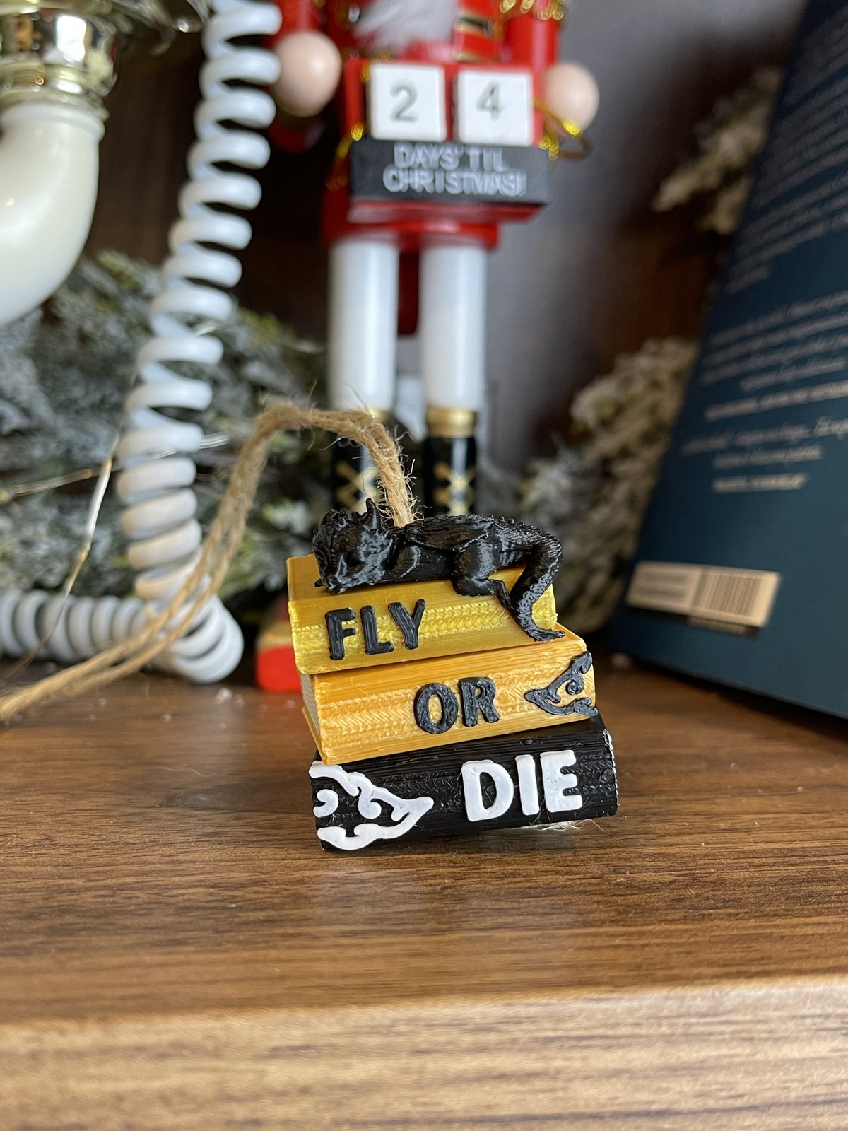 Bookish Christmas Ornament "Fly or Die"