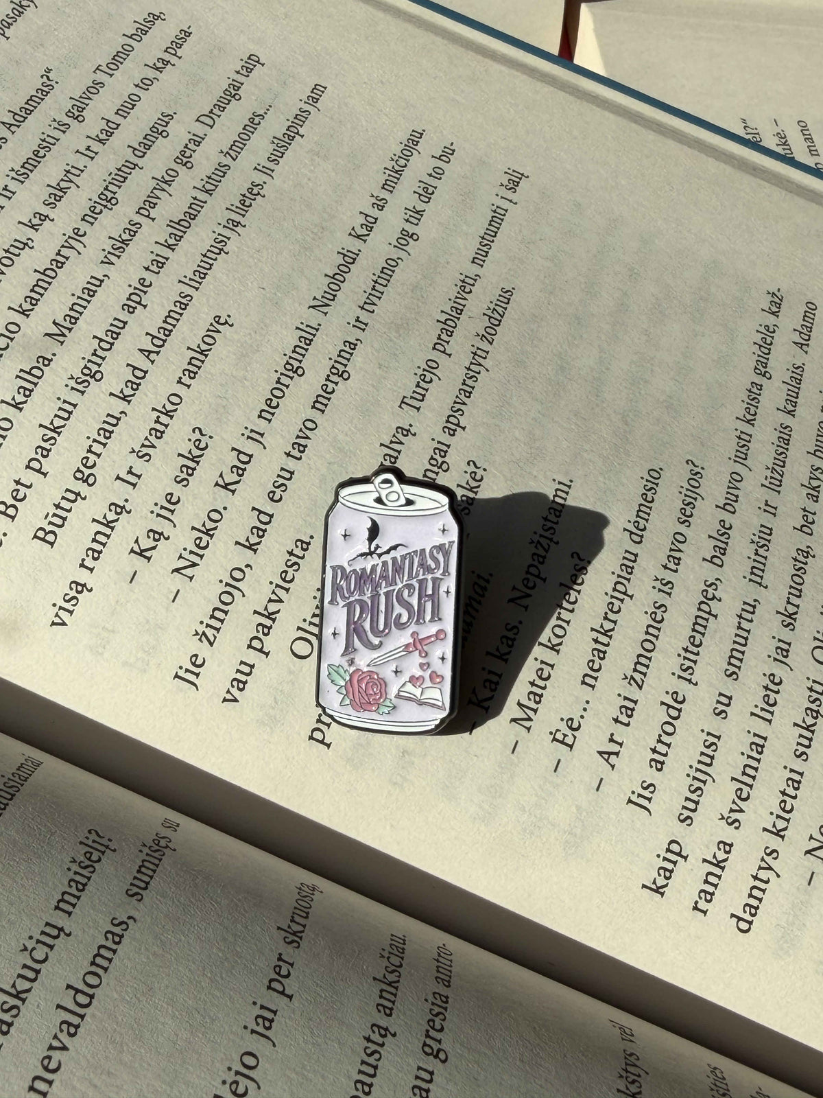 Pins " Romantasy Rush"