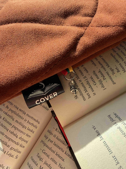 Book Sleeve „Autumn Chapters“ + 2 Bookmarks (For Free)