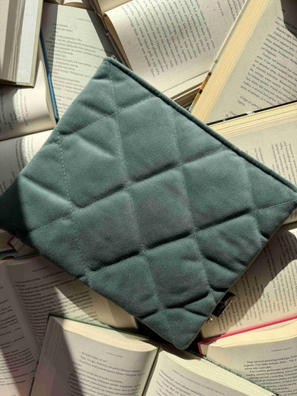 Book Sleeve „Enchanted Forest“ + 2 Bookmarks (For Free)