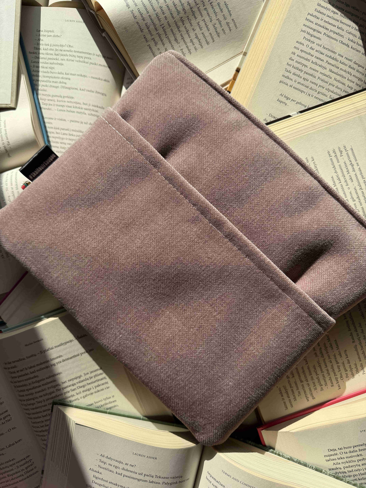 Book Sleeve „Blooming Stories“ + 2 Bookmarks (For Free)
