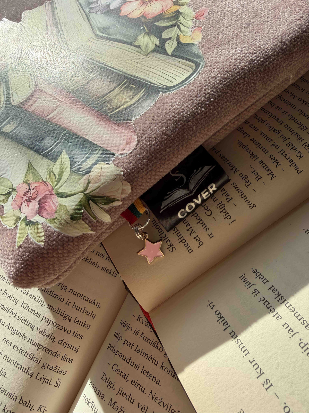 Book Sleeve „Blooming Stories“ + 2 Bookmarks (For Free)