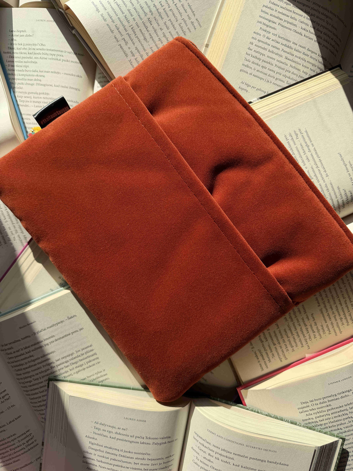 Book Sleeve „Rustic Romance“ + 2 Bookmarks (For Free)