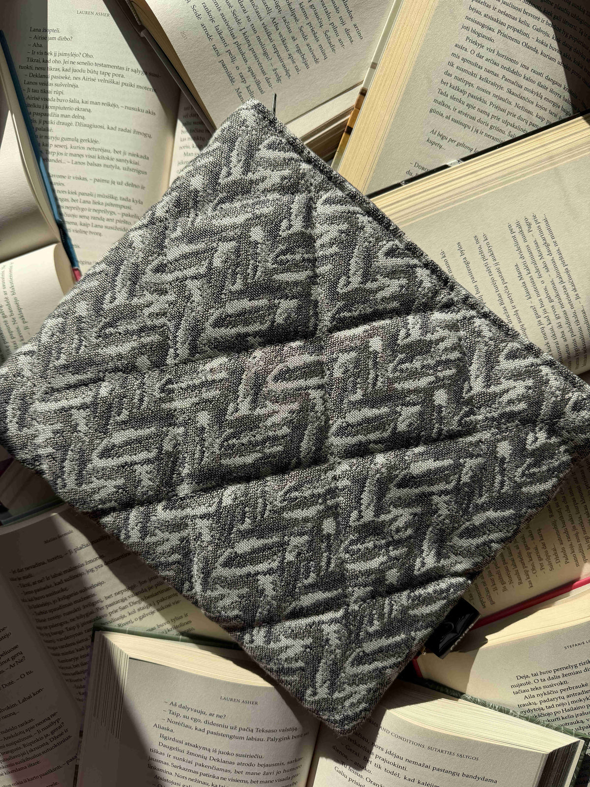 Book Sleeve „Midnight Whispers“ + 2 Bookmarks (For Free)