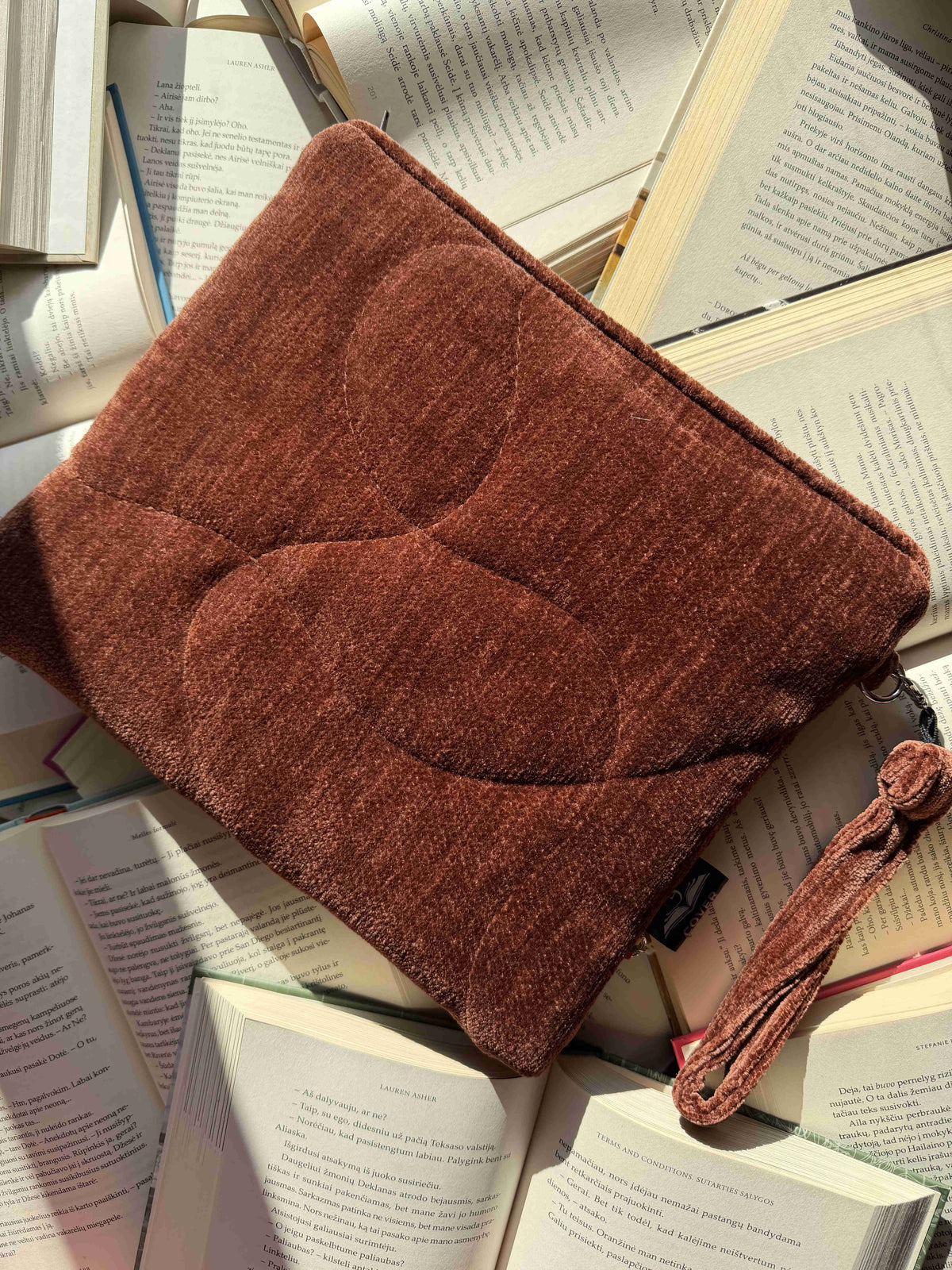 Book Sleeve „Golden Hour“ + 2 Bookmarks (For Free)