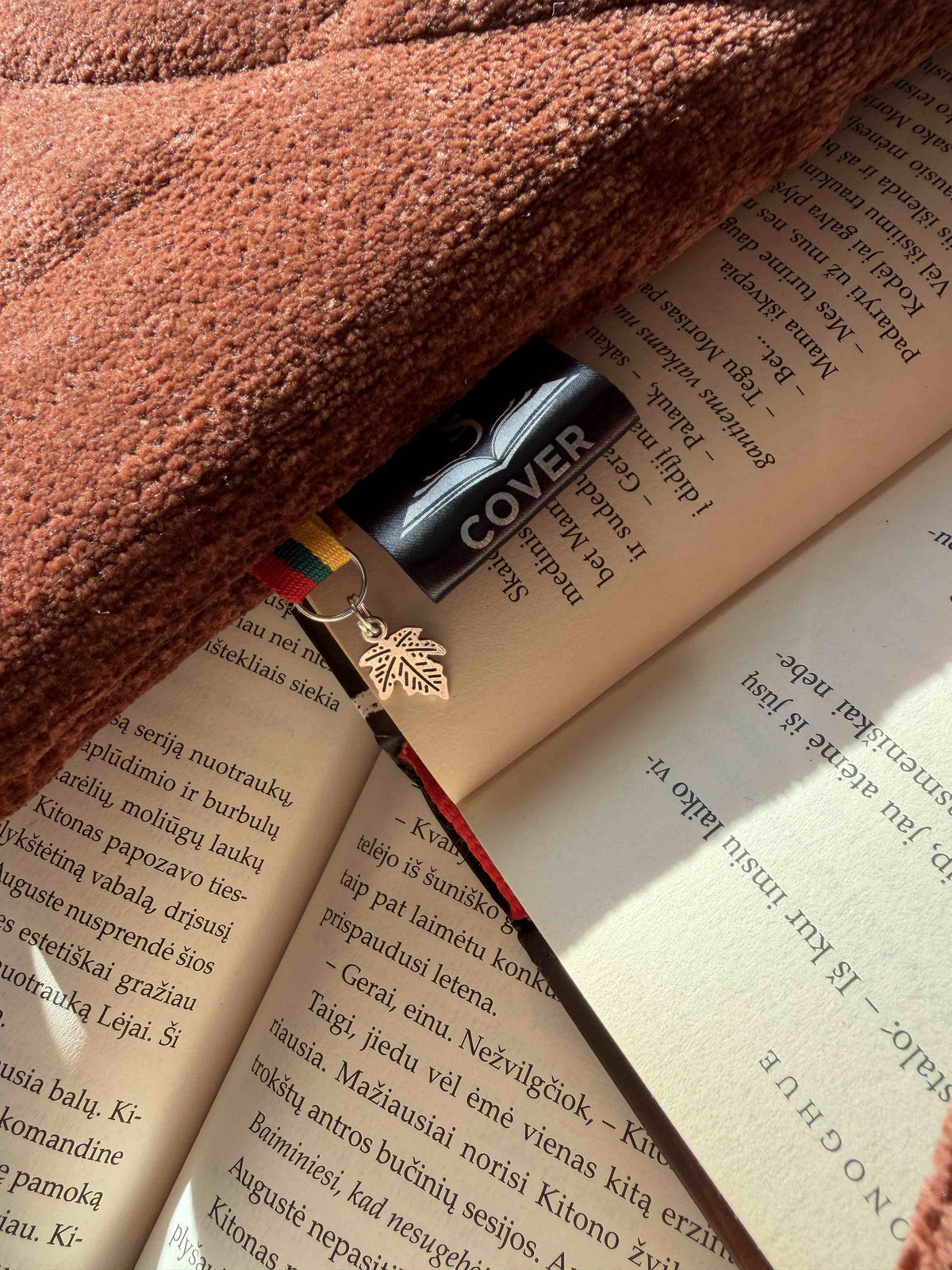 Book Sleeve „Golden Hour“ + 2 Bookmarks (For Free)