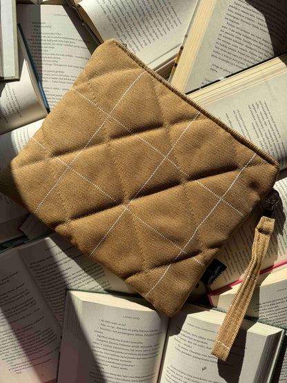 Book Sleeve „Cozy Chapters“ + 2 Bookmarks (For Free)