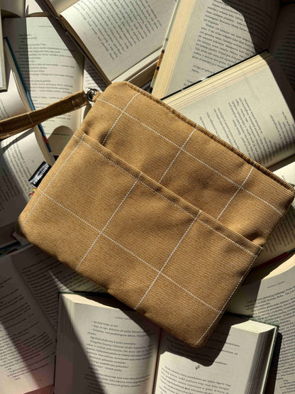 Book Sleeve „Cozy Chapters“ + 2 Bookmarks (For Free)