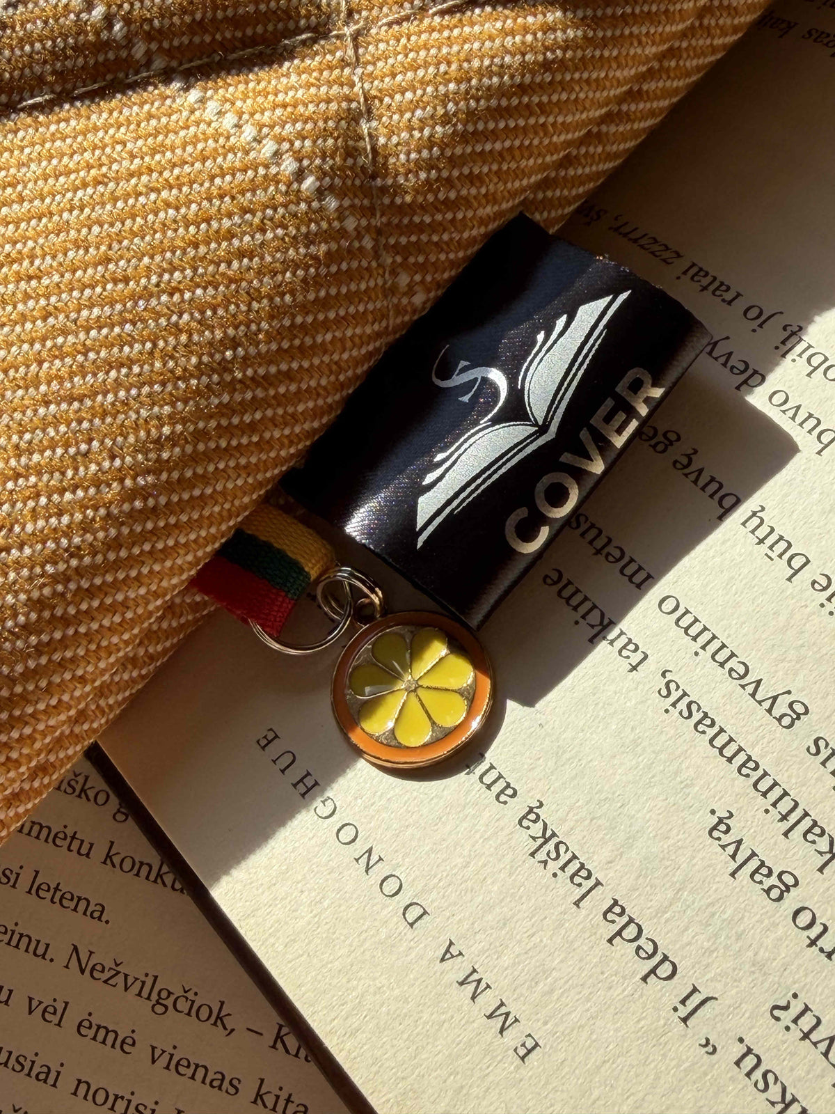 Book Sleeve „Cozy Chapters“ + 2 Bookmarks (For Free)