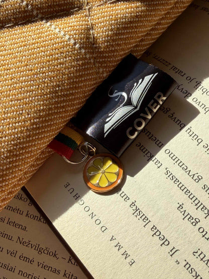 Book Sleeve „Cozy Chapters“ + 2 Bookmarks (For Free)