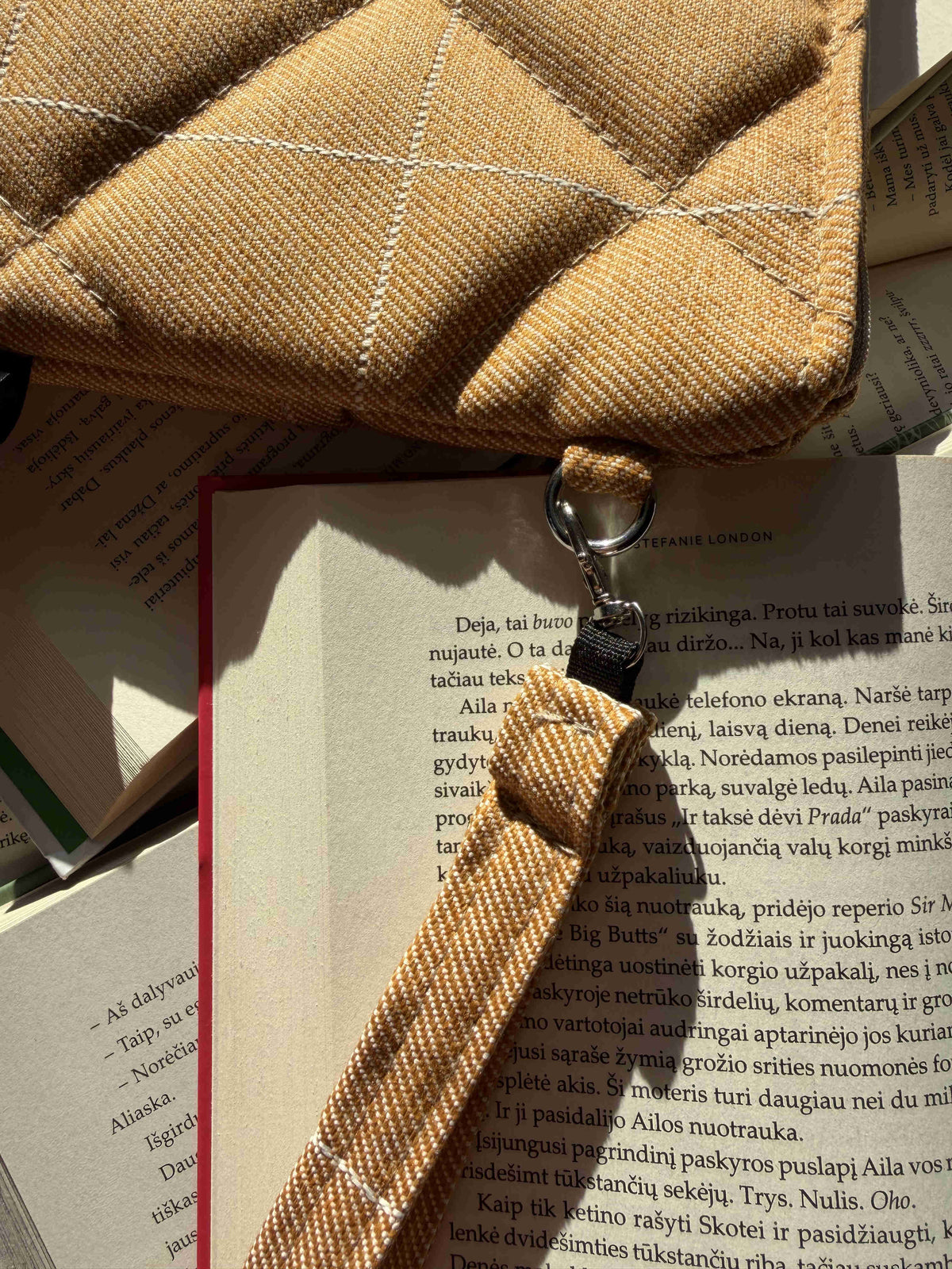 Book Sleeve „Cozy Chapters“ + 2 Bookmarks (For Free)