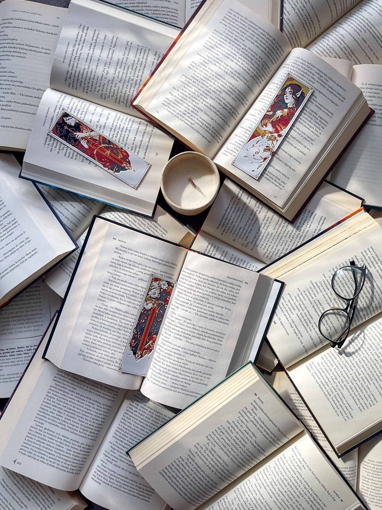 Bookmark "A Court of Thorns and Roses"