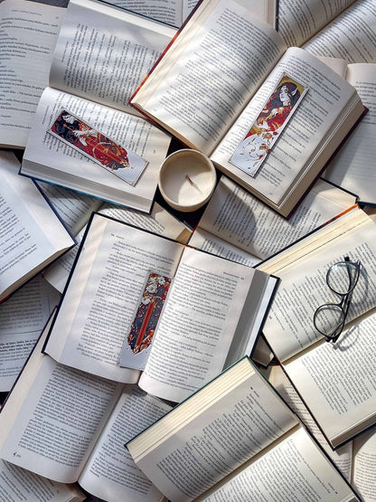 Bookmark "A Court of Thorns and Roses"