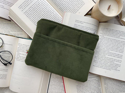 Evergreen Pages – E-Reader Sleeve