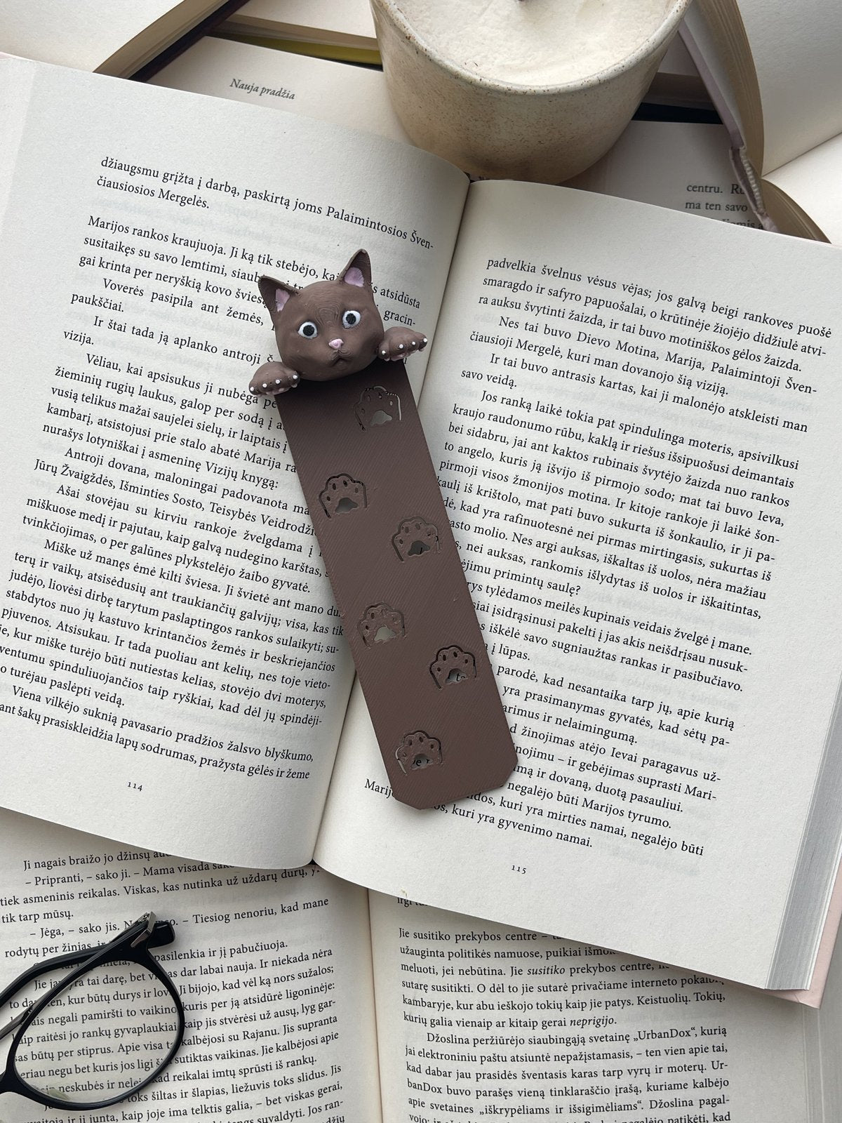 Bookmark “Curious Cat”
