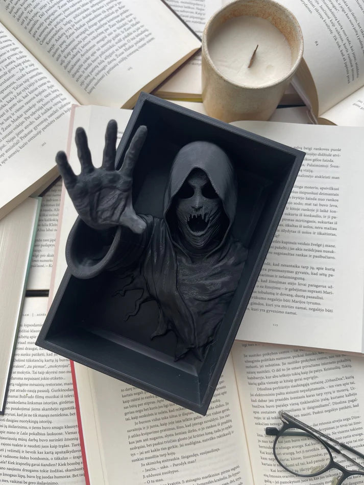 “Dark Presence” Decor – Minor Defect