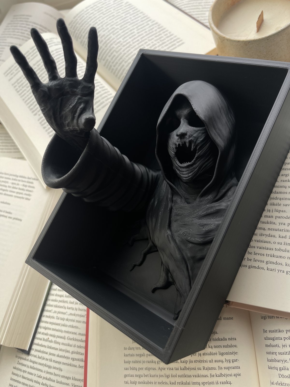 Booknook “Dark Presence”