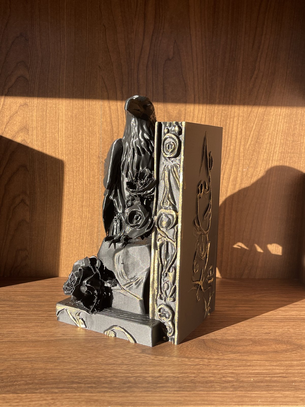 Bookend “Raven Rose”
