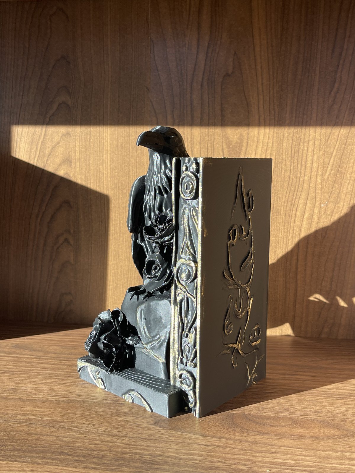 Bookend “Raven Rose”