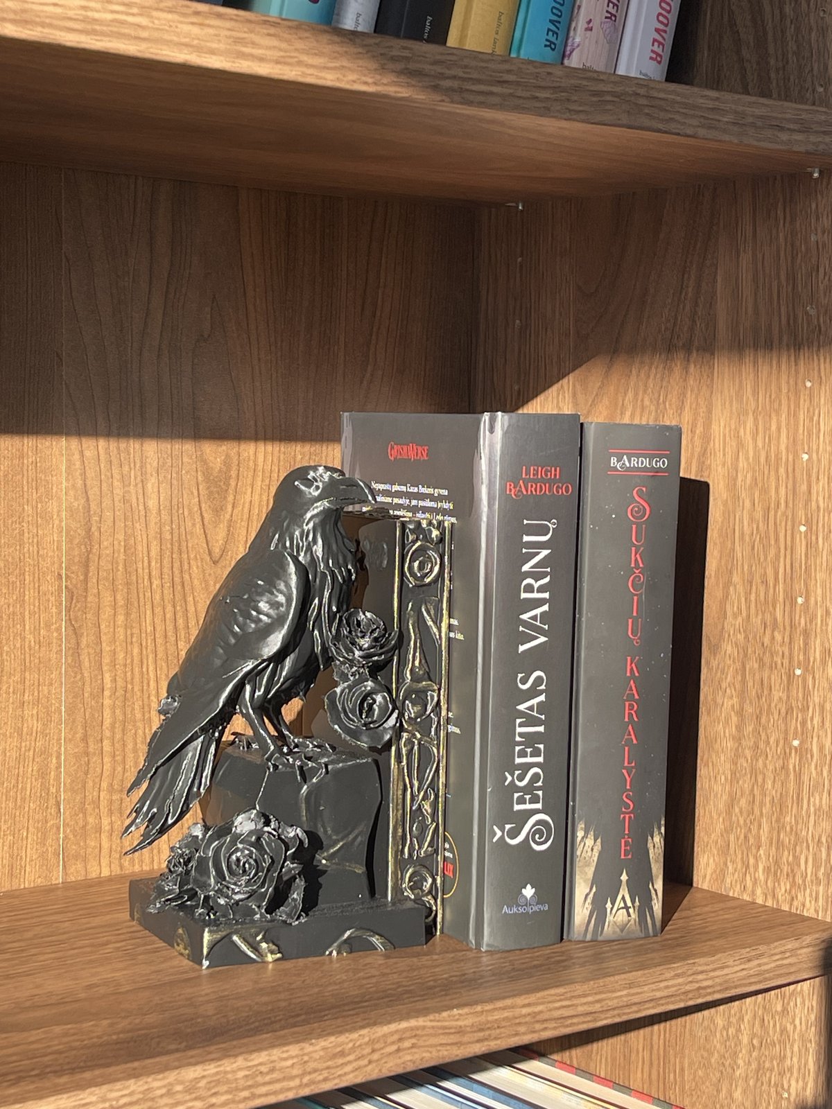 Bookend “Raven Rose”