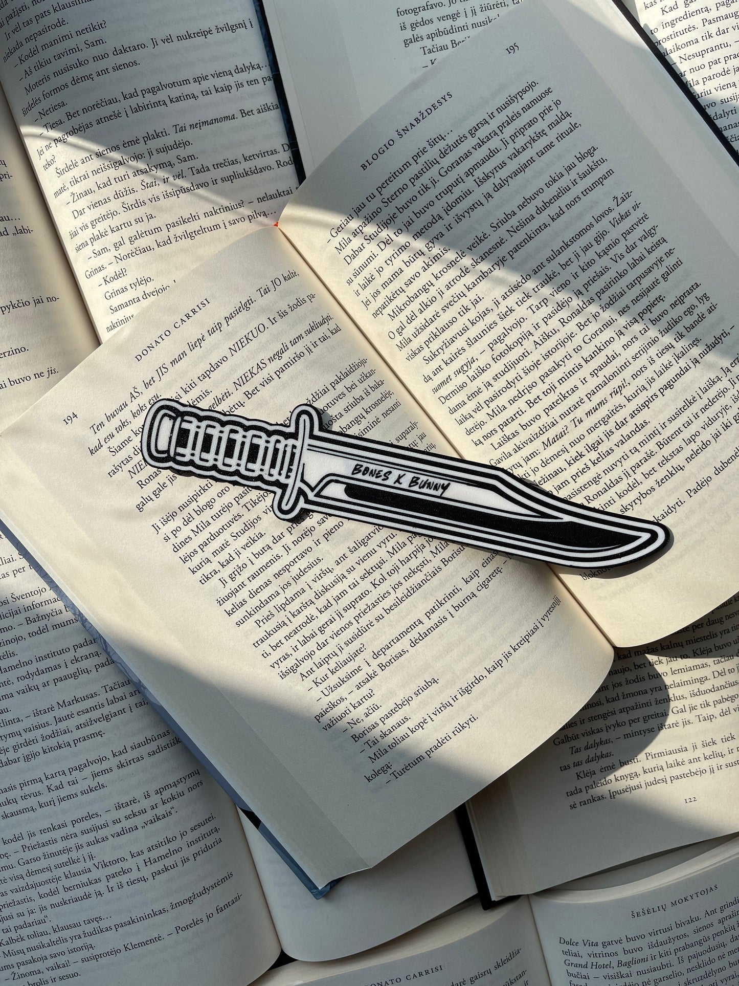 Bookmark “Bones & Bunny”