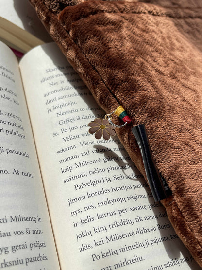 Chestnut Story + 2 bookmarks (for free)