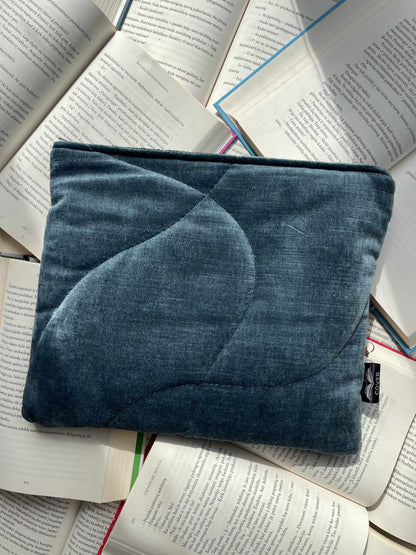 Blue Dusk Reads + 2 bookmarks (for free)