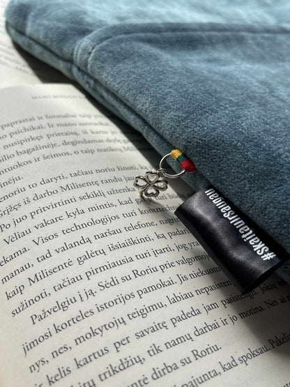 Blue Dusk Reads + 2 bookmarks (for free)