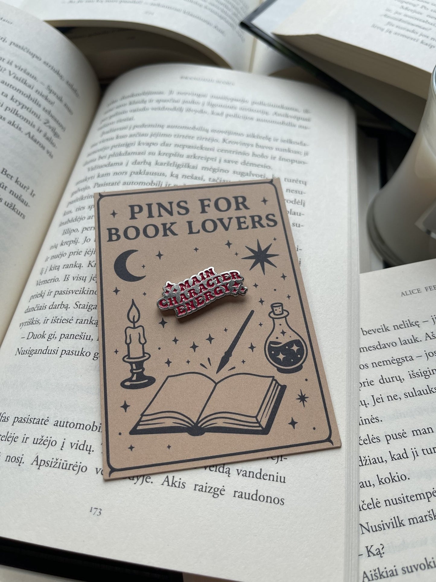 Pins "Main Character Energy"