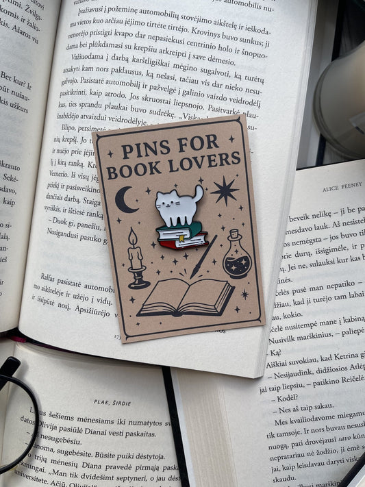 Pins "Cat on the book"