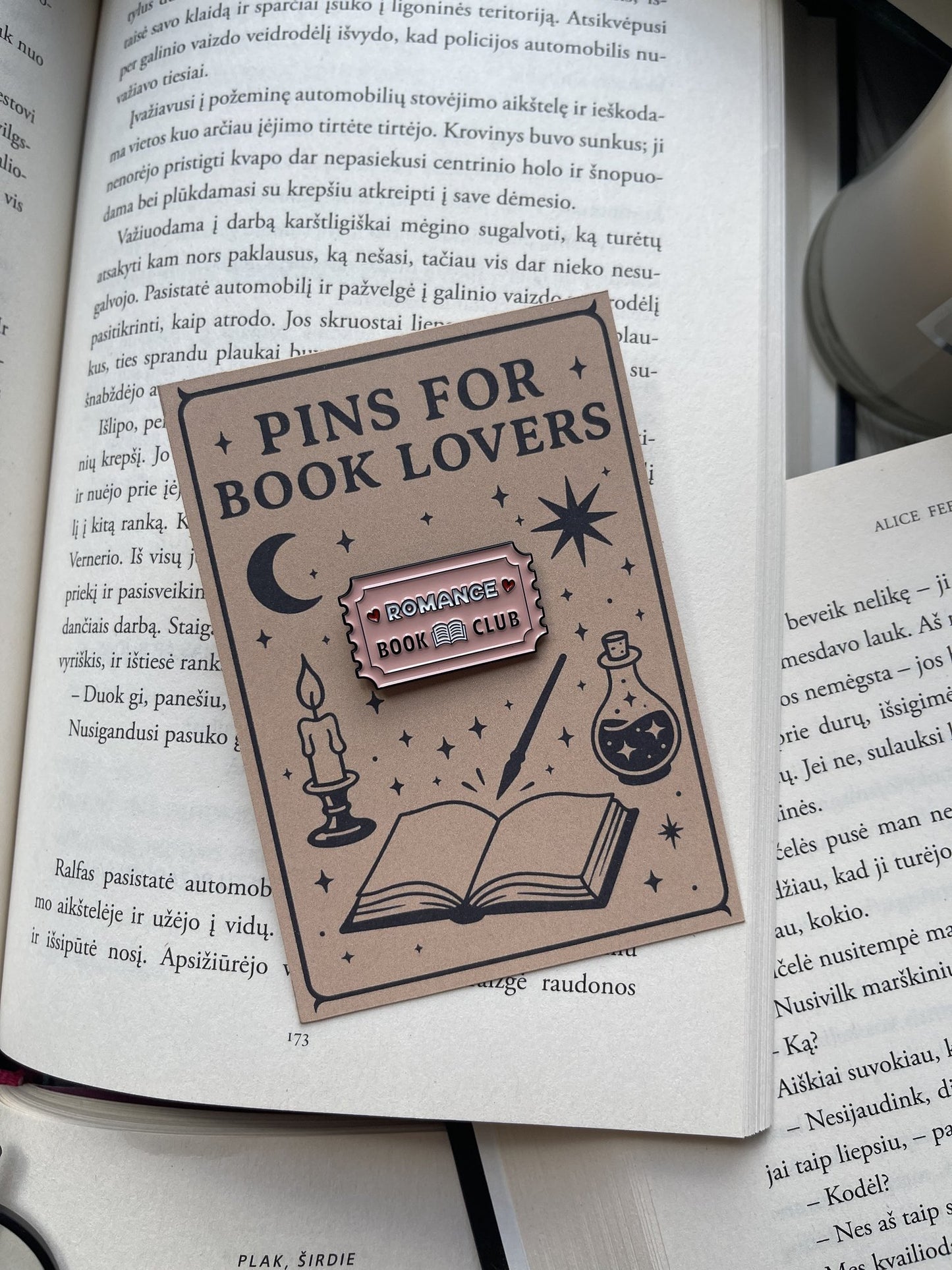 Pins "Romance Book Club"