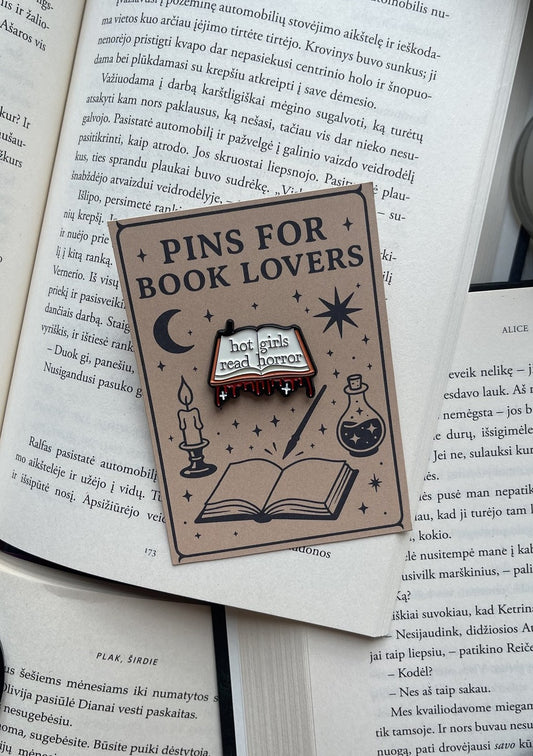 Pins "hot girls read horror"