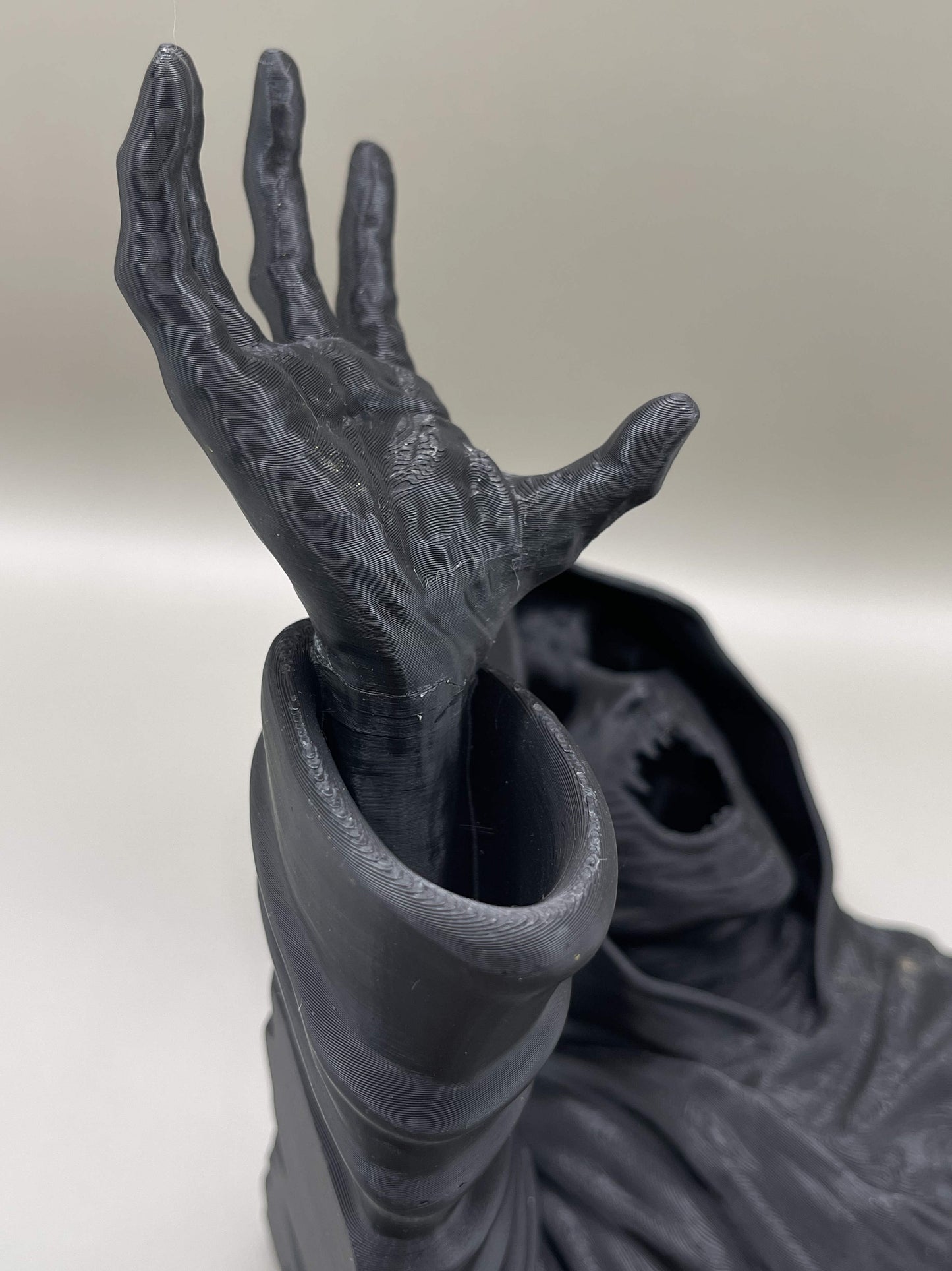 “Dark Presence” Decor – Minor Defect