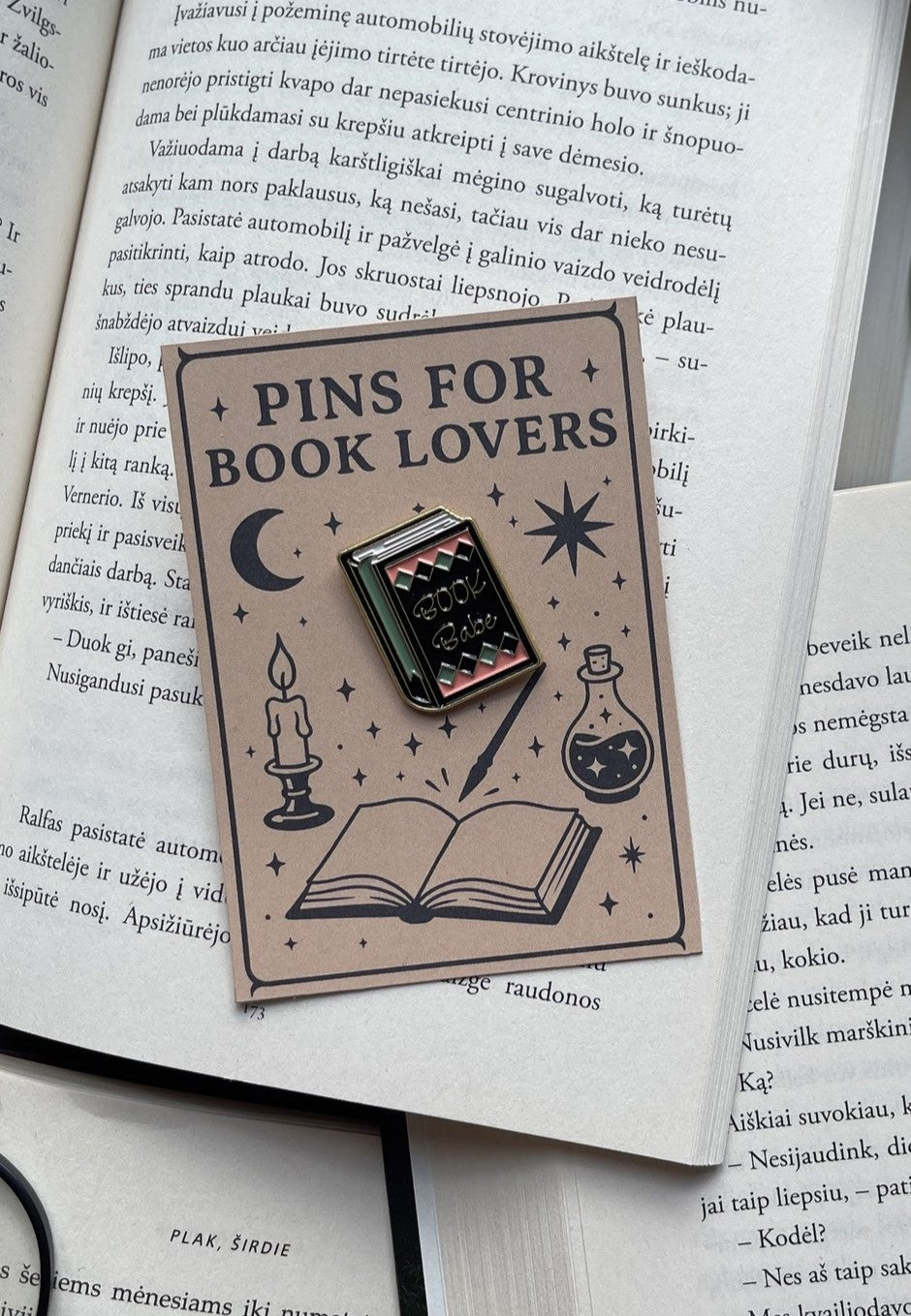 Pins "Book Babe"