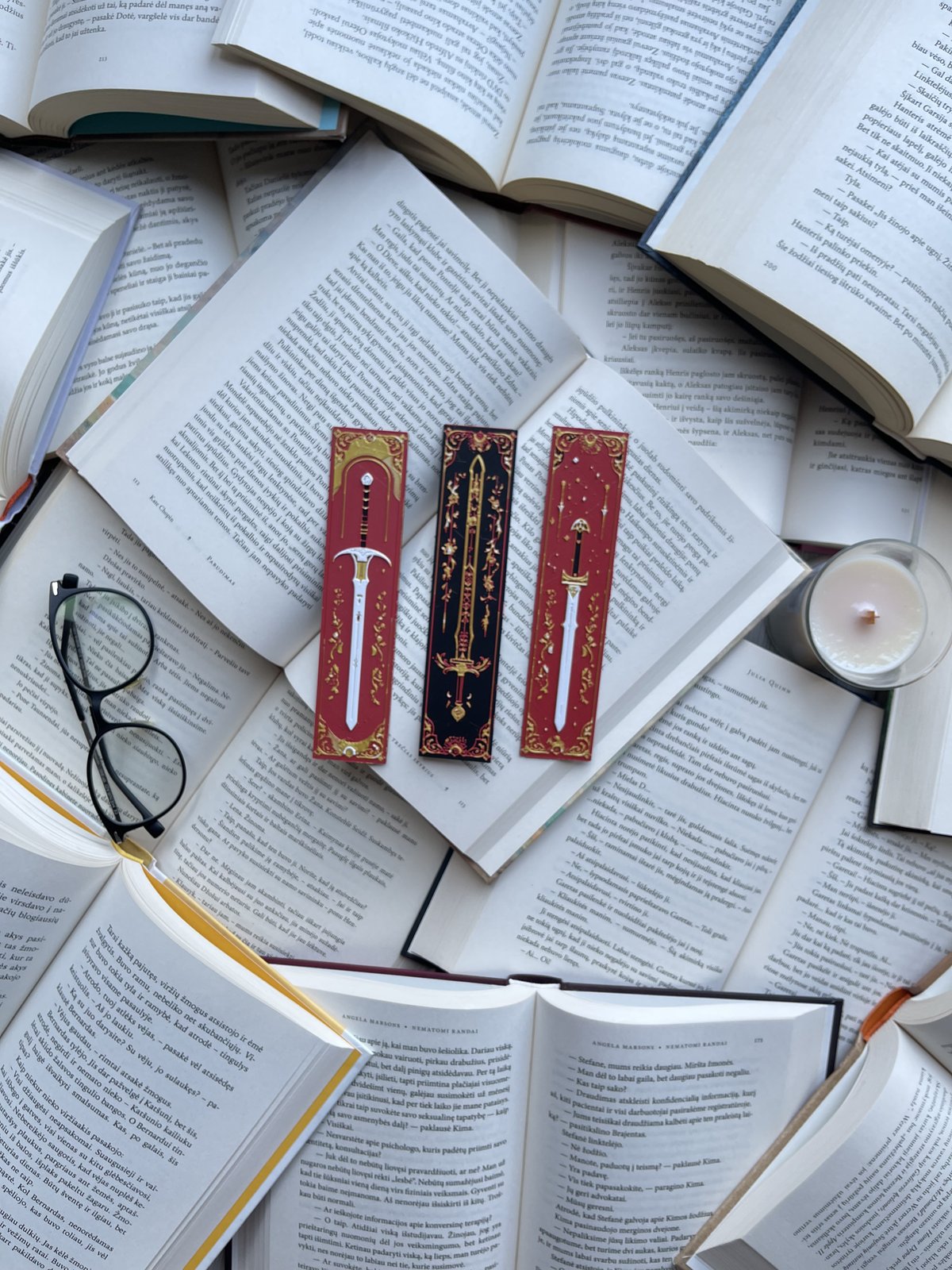 Bookmark "Eleven Blades"