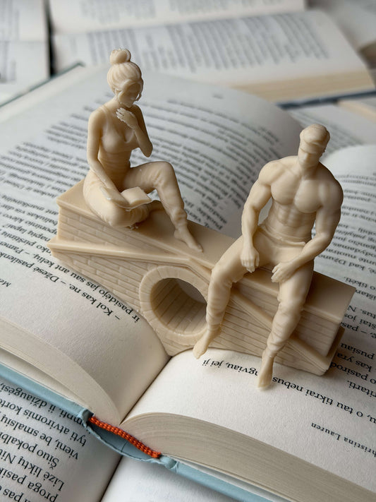 Page Holder "Reading Couple"