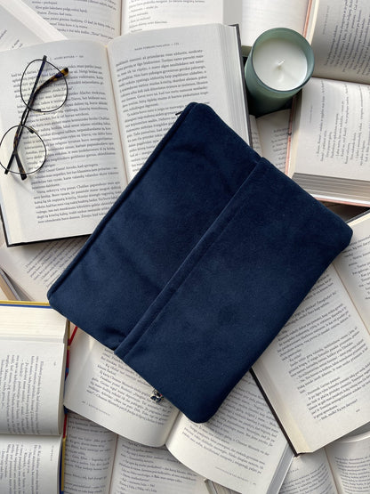 Book sleeves + 2 bookmarks (for free)