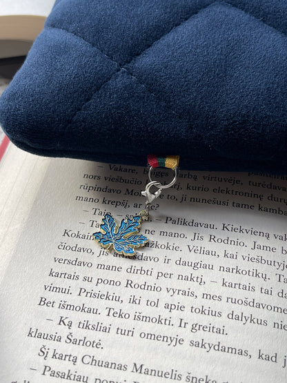 Book sleeves + 2 bookmarks (for free)